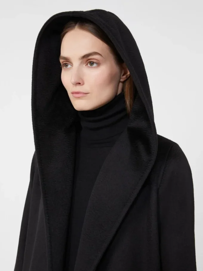 Camel robe coat, black
