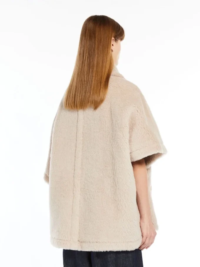 Cape in alpaca and wool teddy fabric, beige Cape in alpaca and wool teddy fabric, beige