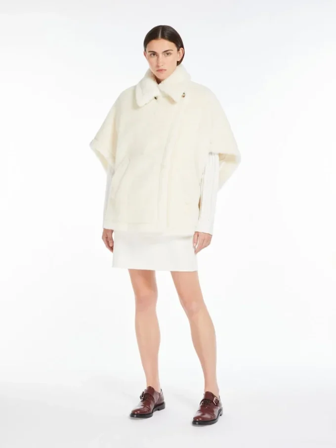 Cape in alpaca and wool teddy fabric, optical white