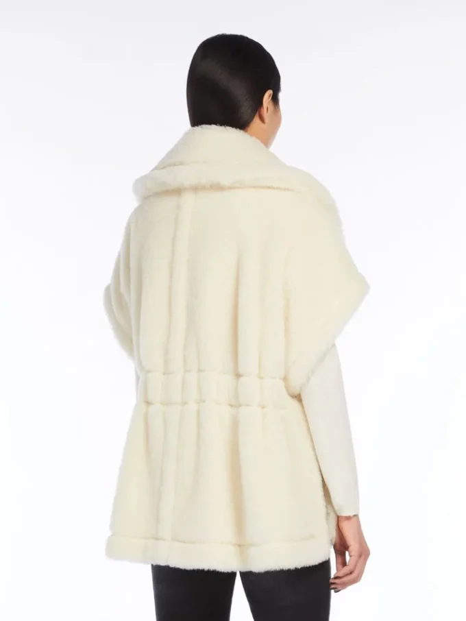 Cape in alpaca and wool teddy fabric, optical white