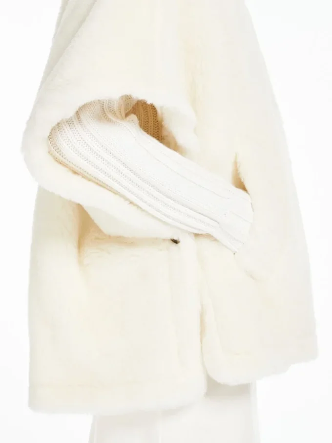 Cape in alpaca and wool teddy fabric, optical white