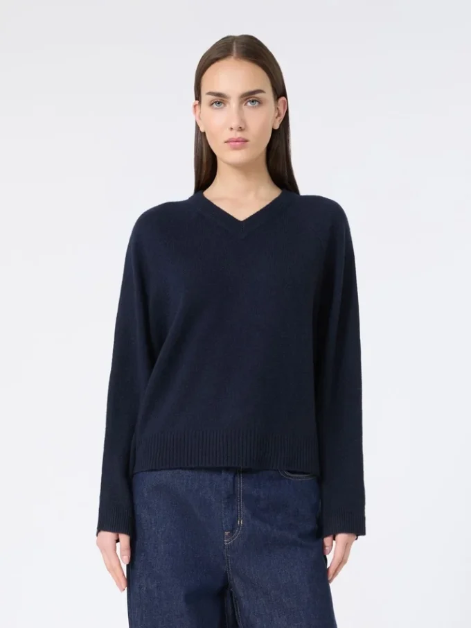 Cashmere v-neck sweater, navy