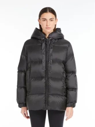 Down jacket in water-repellent canvas, black