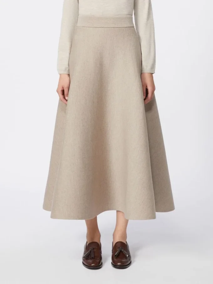 Full, tech wool skirt, sand