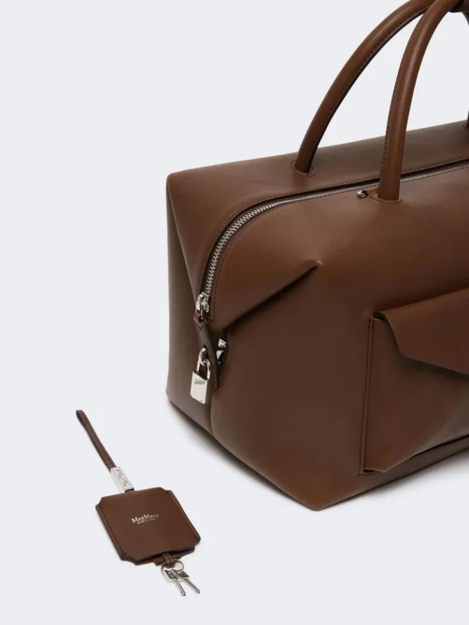 Large leather boston bag with pockets, brown