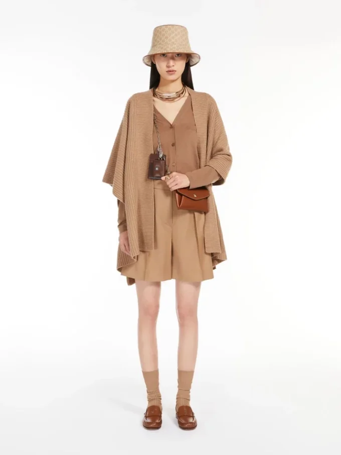 Leather envelope wallet, amber brown Leather envelope wallet, amber brown