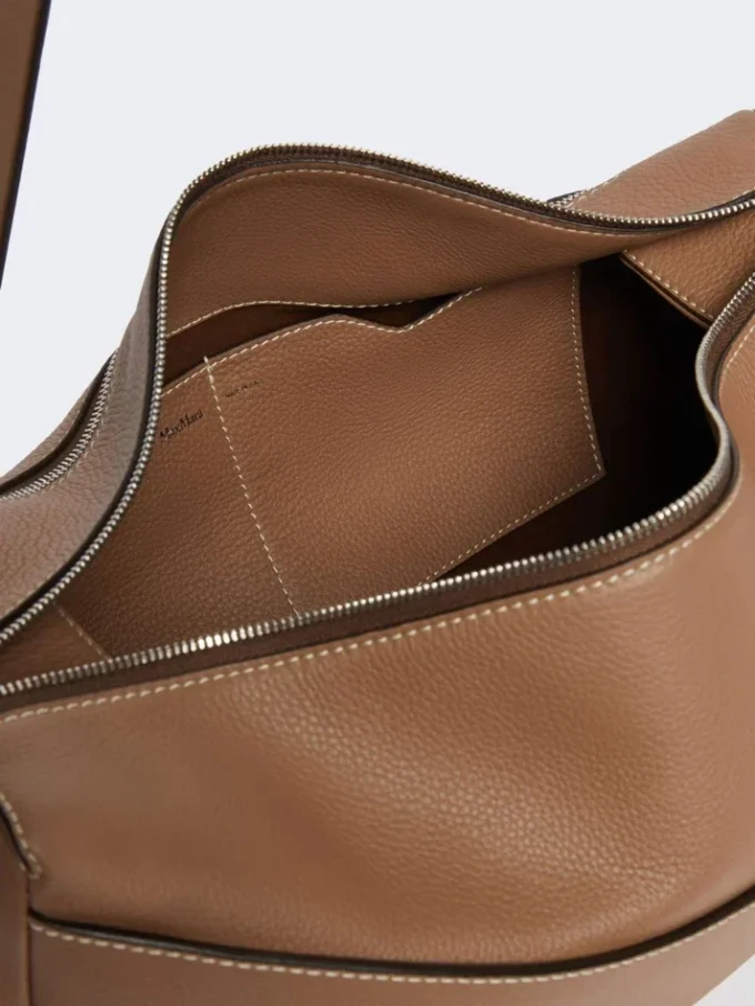 Medium leather shoulder bag, brown Medium leather shoulder bag, brown