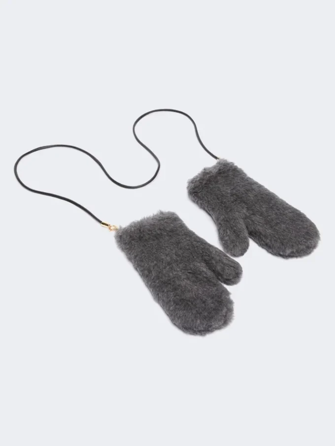 Mittens in wool and alpaca teddy fabric, medium grey Mittens in wool and alpaca teddy fabric, medium grey