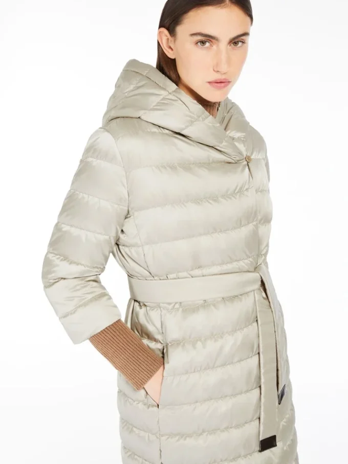 Reversible down jacket in water-repellent satin, light
