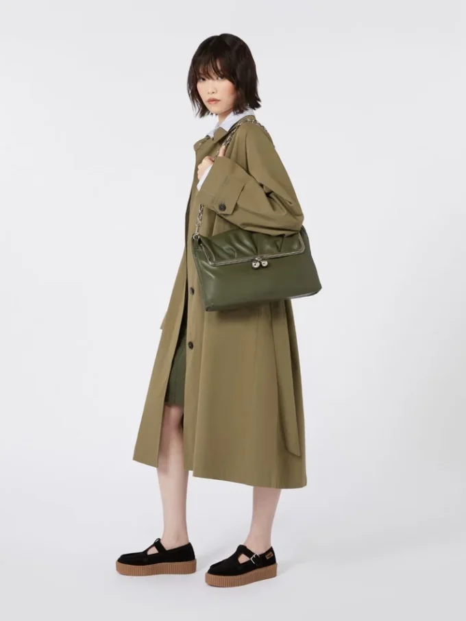 Shiny nappa leather envelope pasticcino bag, dark green