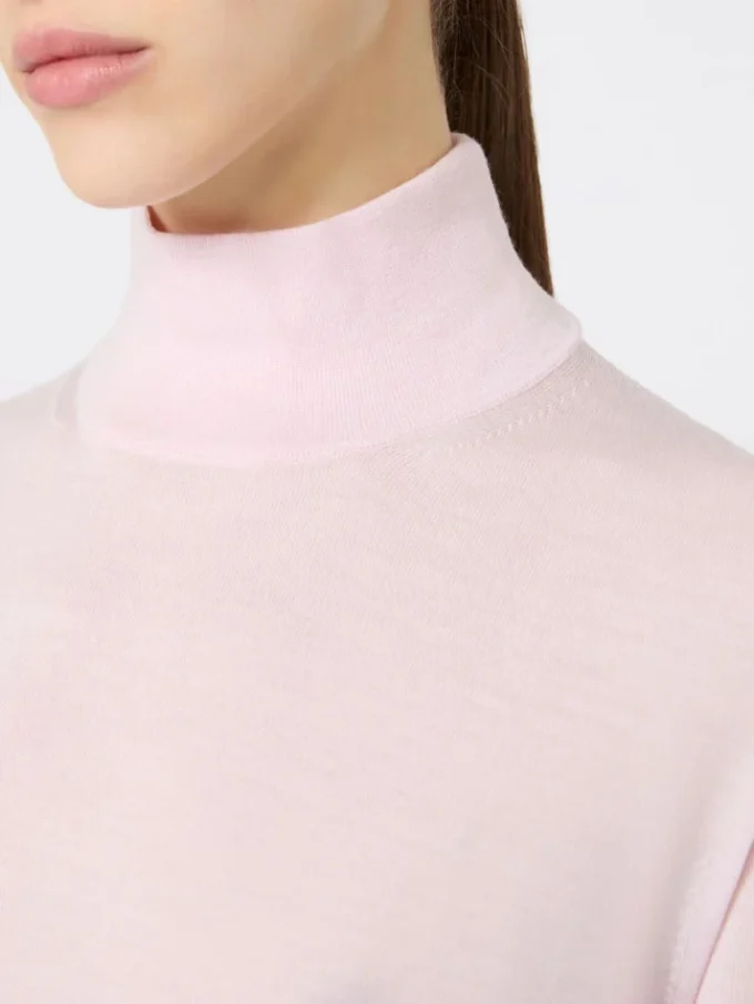 Stockinette-stitched wool polo-neck sweater, pink