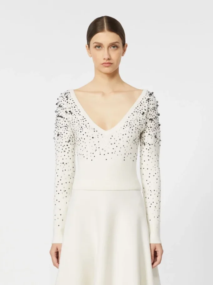 Wool and cashmere v-neck sweater, ivory